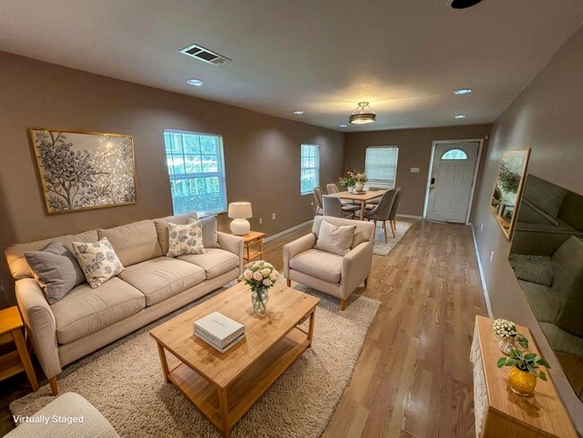 Building Photo - 2422 Dublin St