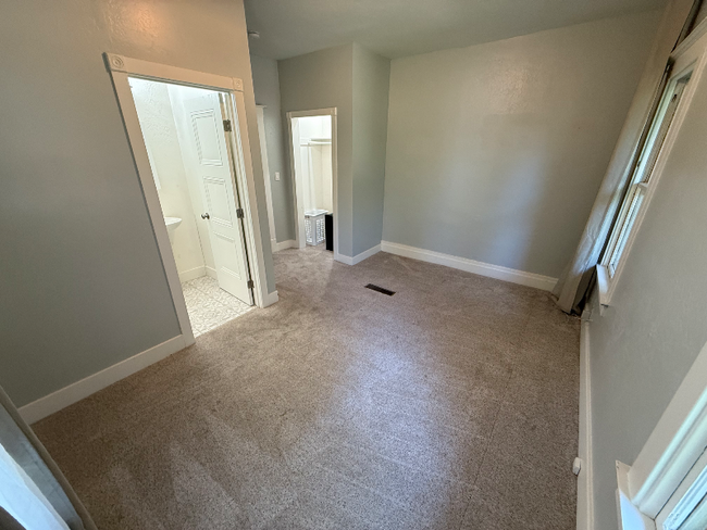 Building Photo - 4059 Ridge St