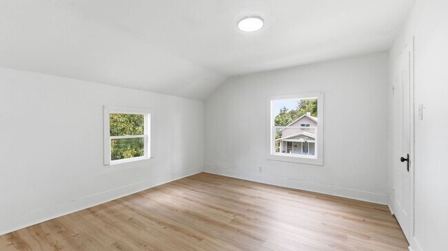 Building Photo - 1221 Wefel St