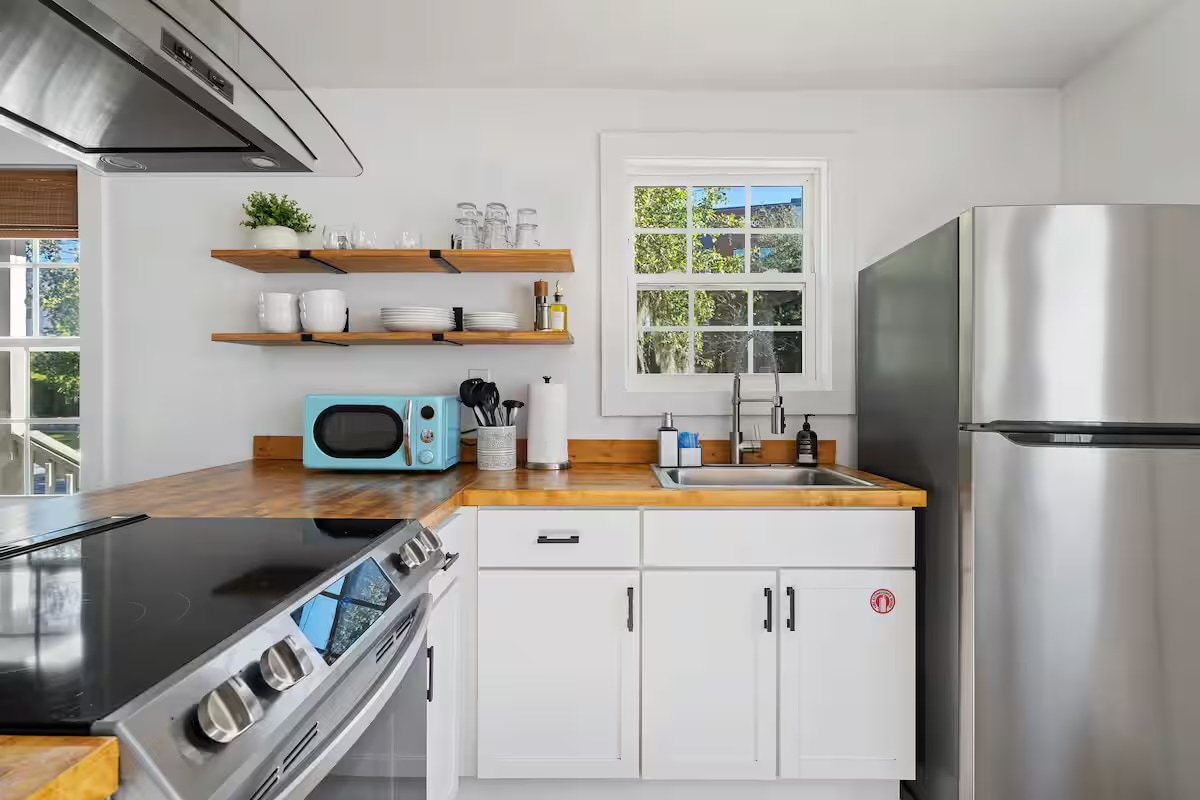 Building Photo - 4995 Chateau Ave