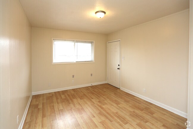 Building Photo - Lincoln Manor