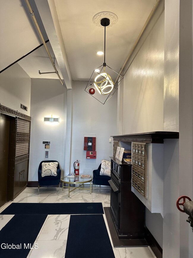 Building Photo - 5 Broadway