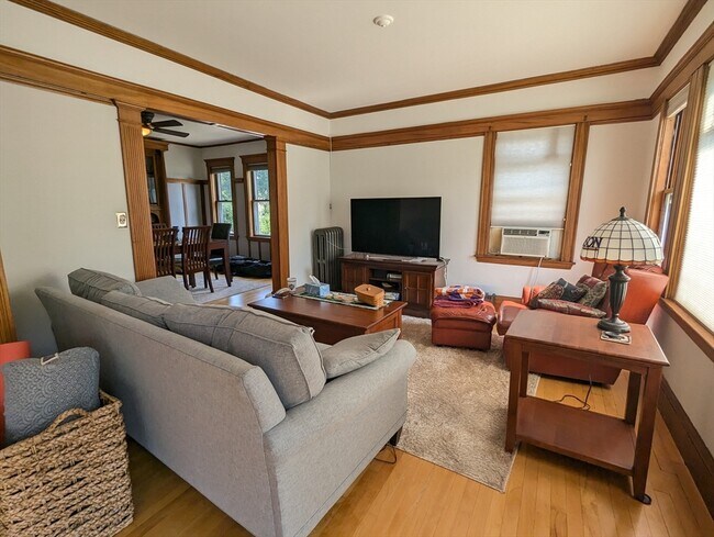 Building Photo - 17 Commonwealth Rd