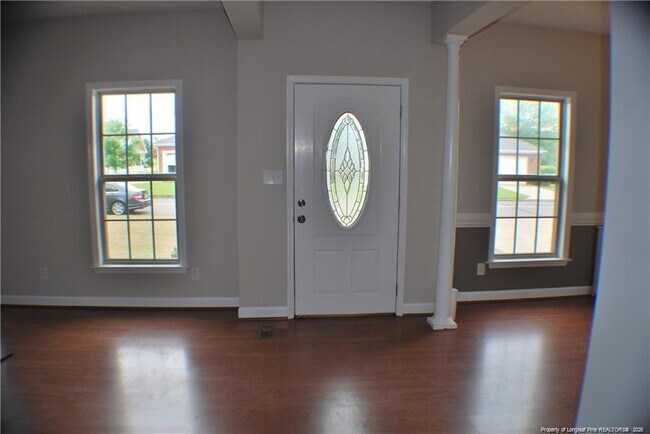 Building Photo - 845 Log Cabin Dr