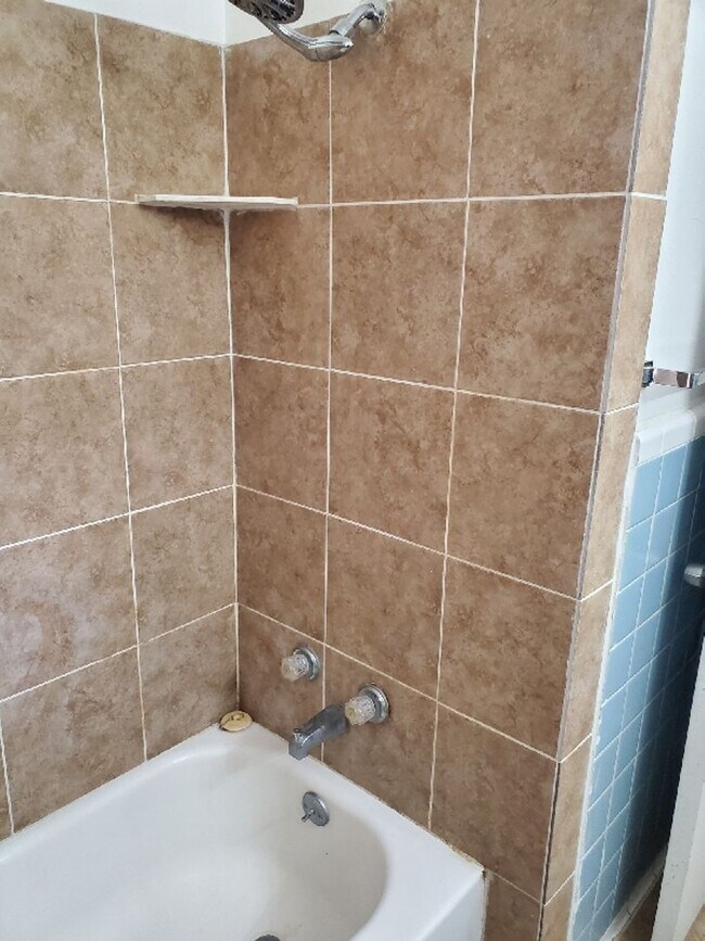 Building Photo - Beautiful 2 bed/1 bath near Grosse Pointe!...