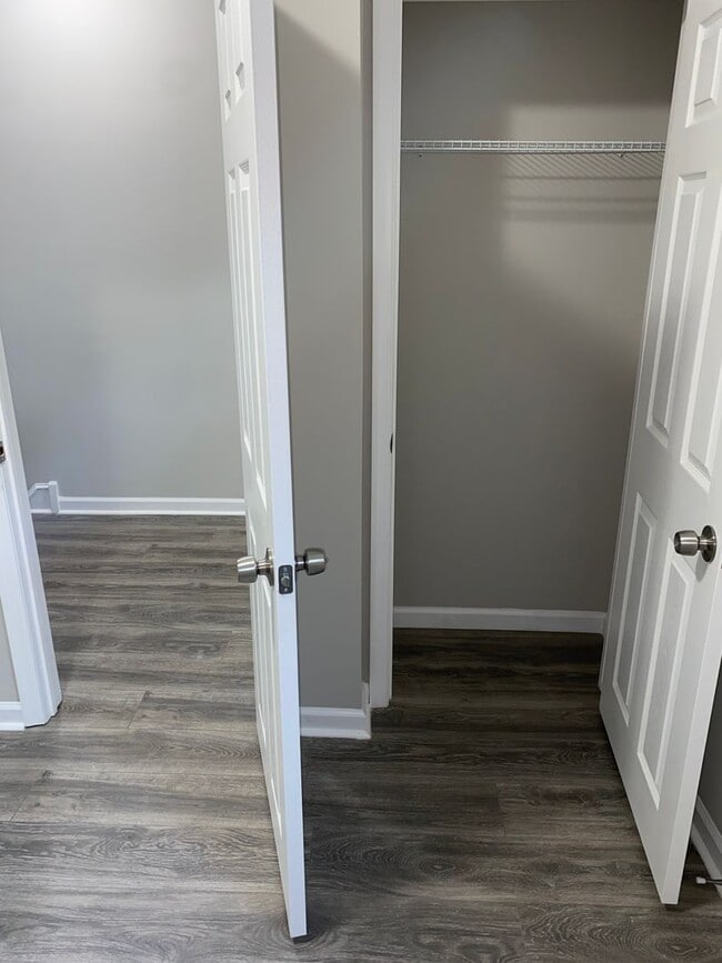 Building Photo - Front Porch Row - Oak Lane