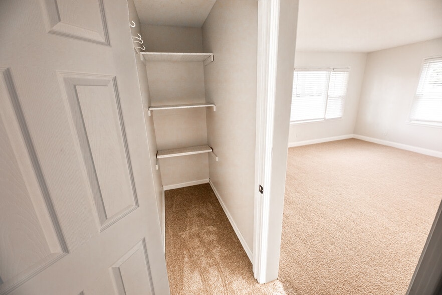 Building Photo - 4582 Cooper Rd