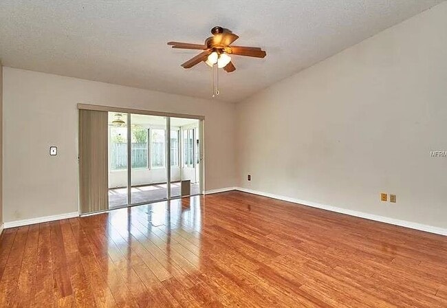 Building Photo - 8737 Bermuda Ln