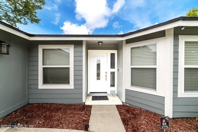 Building Photo - 7119 Swamp Flower Dr N