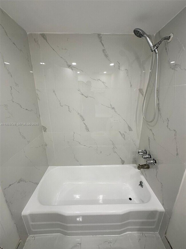 Building Photo - 1520 NE 56th St