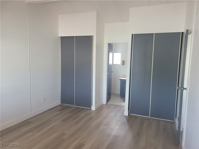 Building Photo - 1060 S Bunch St