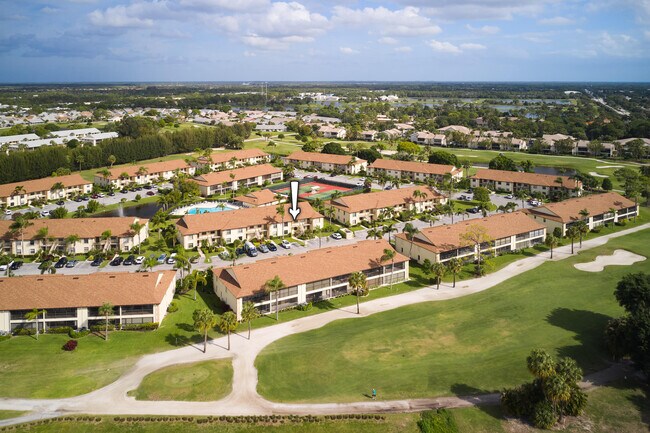 Building Photo - 1101 Pinecrest Cir