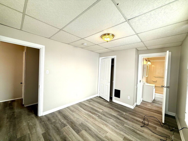 Building Photo - 528 Market St