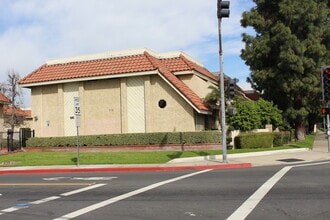 Building Photo - Available now! 2 bedroom/2 bath condo located in the Tanglewood Villas of Pomona!
