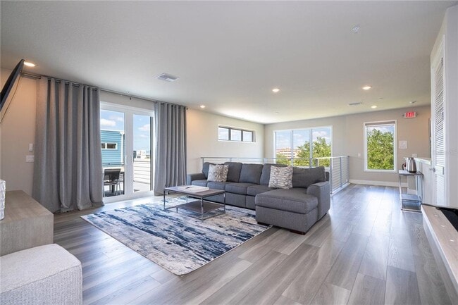 Building Photo - 7740 Sandy Ridge Dr