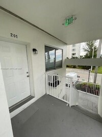 Building Photo - 9300 E Bay Harbor Dr