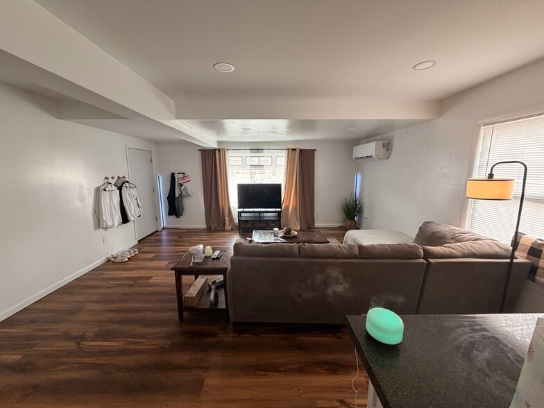 Building Photo - 1714 Union St