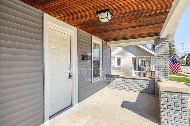 Building Photo - 1635 Cleveland Ave SW