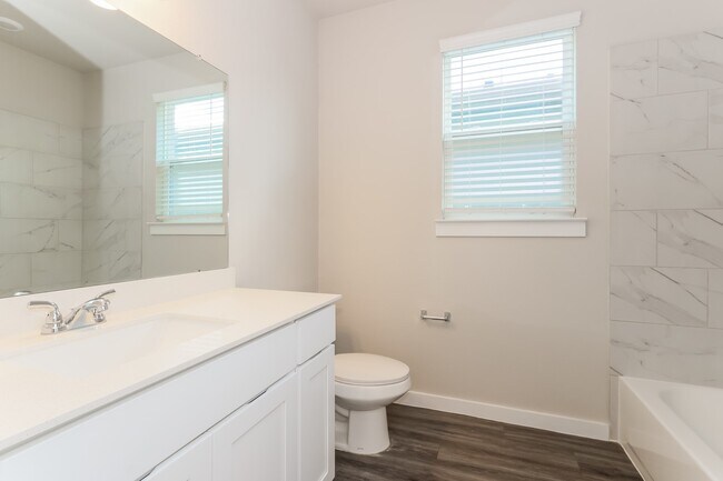 Building Photo - 18306 W Centro Cir