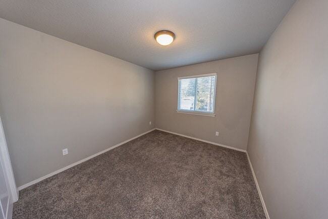 Building Photo - Three bedroom townhouse in Orchards.  - Built in 2016 - AC