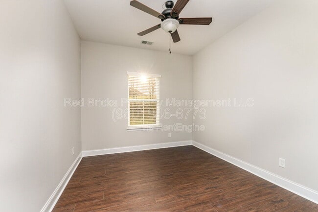 Building Photo - 2288 Barrowcliffe Dr NW