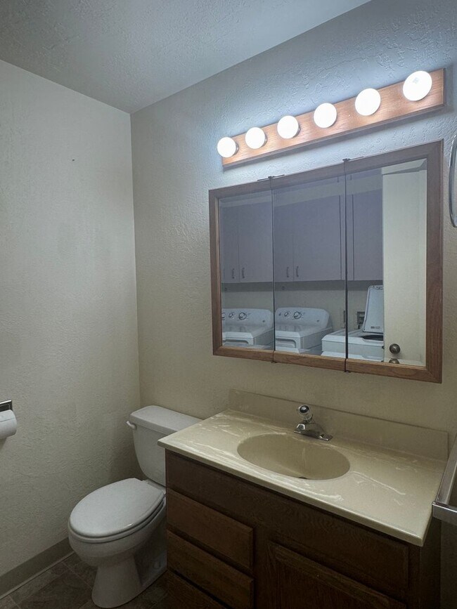 Building Photo - Silverdale - Chico Way neighborhood 3 bedroom duplex now available