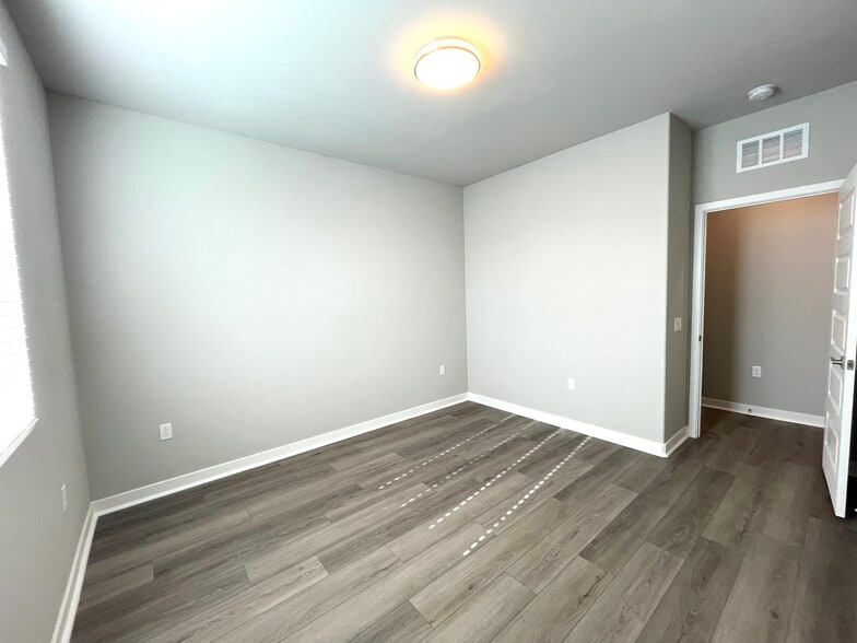 2nd bedroom - 1475 Sandbar Ln