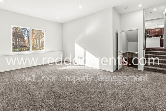 Building Photo - 6903 Oakdale Ln