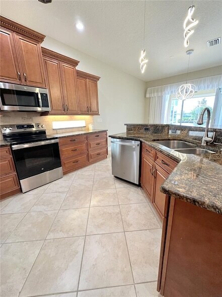 Building Photo - 8899 Eagle Bay Ct