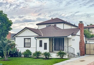 Building Photo - Beautiful 3bd 2 ba House