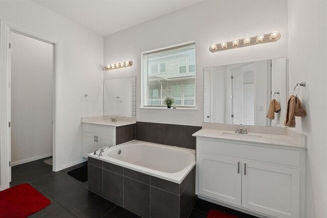 Building Photo - 6520 Verona Pl