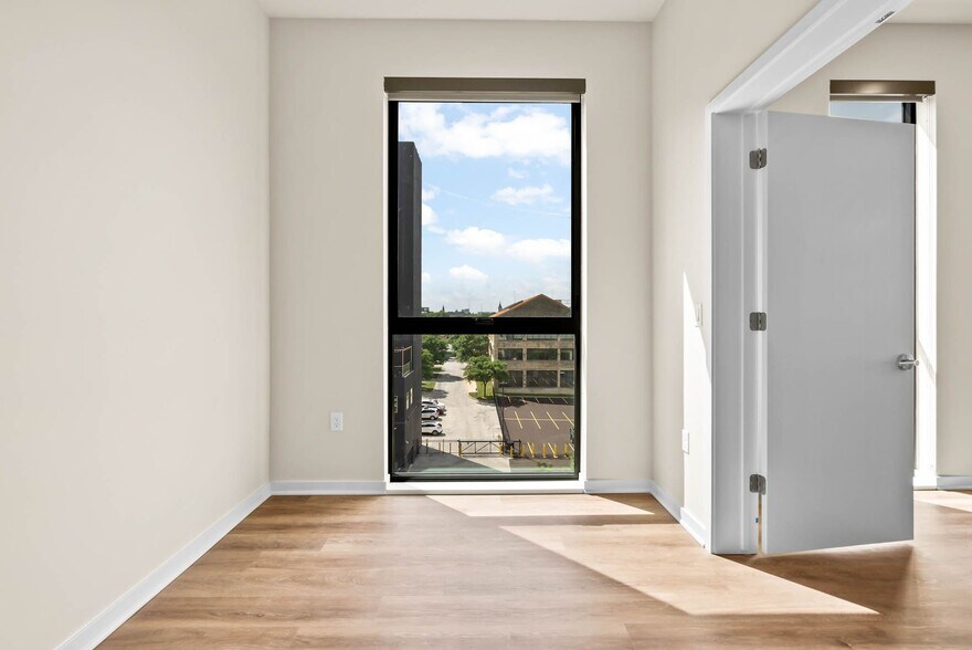 Building Photo - 777 W Freshwater Way