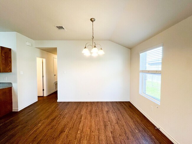 Building Photo - 1519 Justin Lp