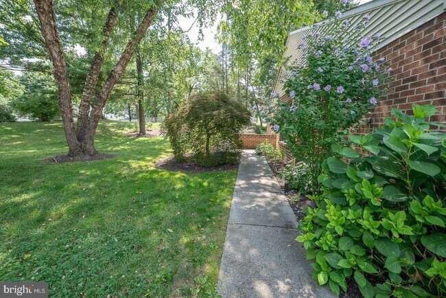 Building Photo - 301 Hanover Ct