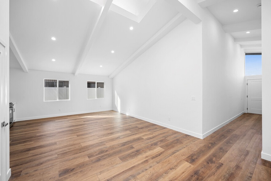 Building Photo - 13010 Hartland St