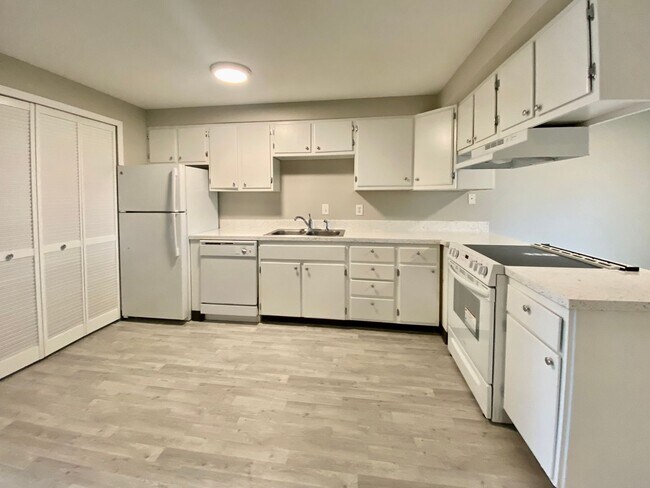 Building Photo - PL T OSTR01