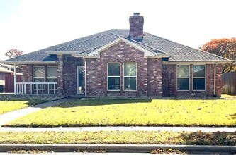 Building Photo - 906 Moore St