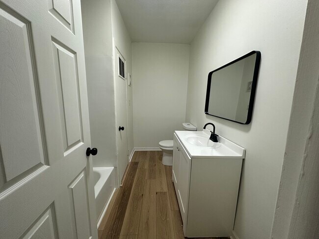 Primary Photo - 219 Huston St