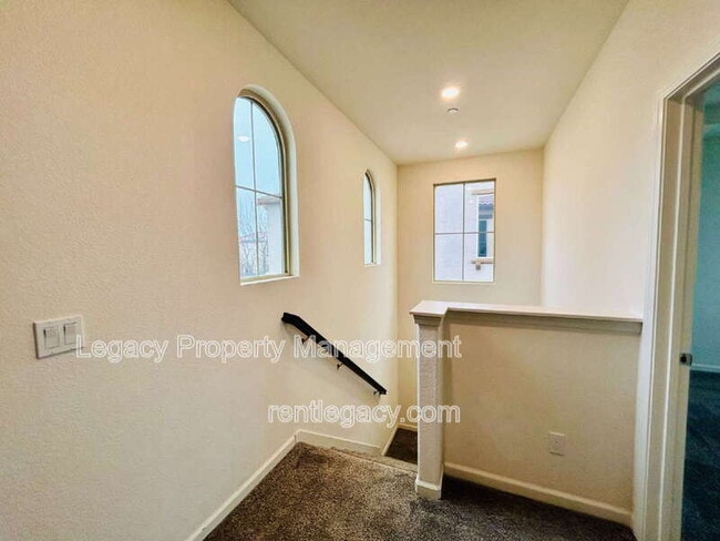 Building Photo - 3879 Ivan Way