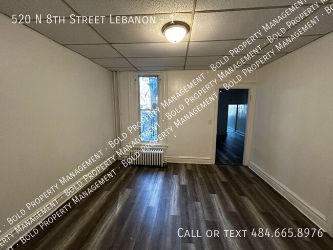 Building Photo - 1st Floor 2 Br apt  Hard wood floor HEAT i...