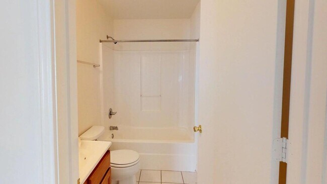 Building Photo - 895 Silverwood