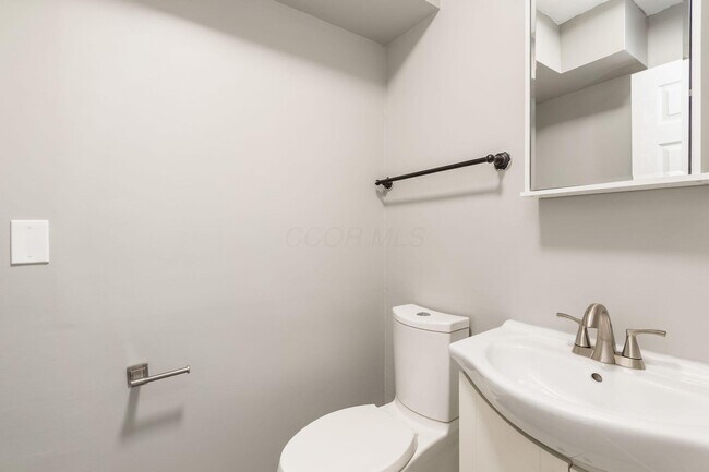 Building Photo - 1865 Willoway Cir N