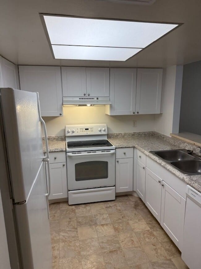 Building Photo - Coral Gardens - R877