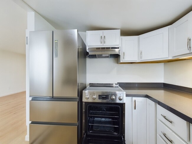 Building Photo - Adorable Remodeled Cottage in Seaside