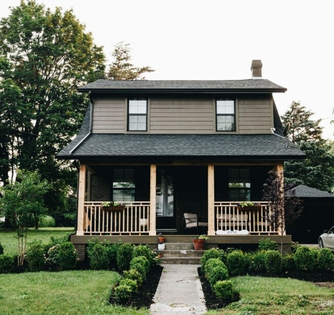 Building Photo - Newly Renovated 2 Bed, 1 Bath Home in Cent...