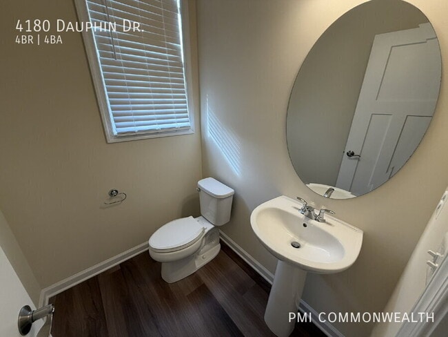 Building Photo - 4180 Dauphin Dr