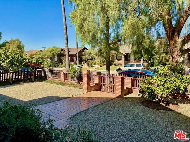 Building Photo - 2130 W 29th Pl