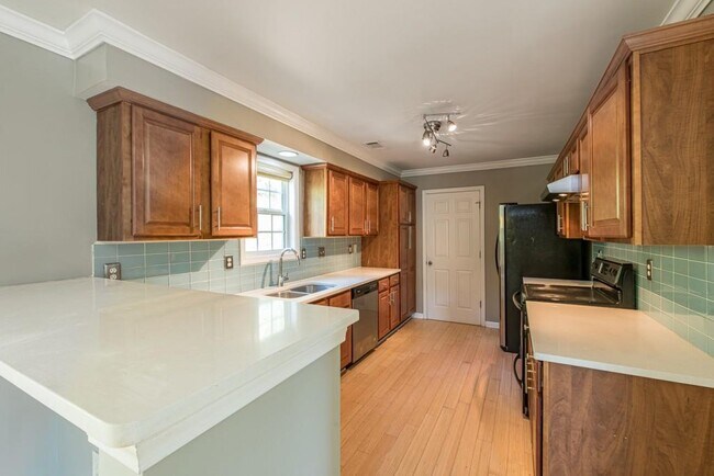 Building Photo - 2696 Silver Hill Terrace SE