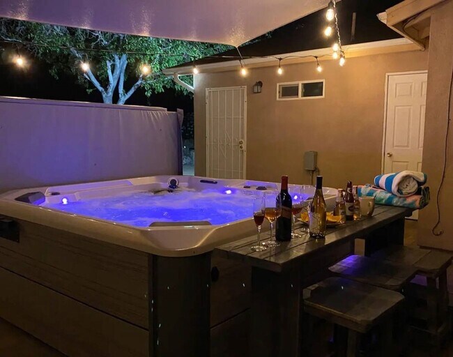 Building Photo - Fully Furnished, Secluded & Private