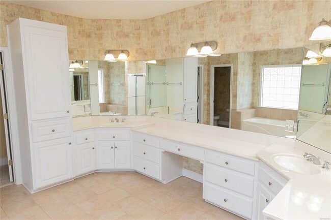 Building Photo - 9541 Lochworth Ct